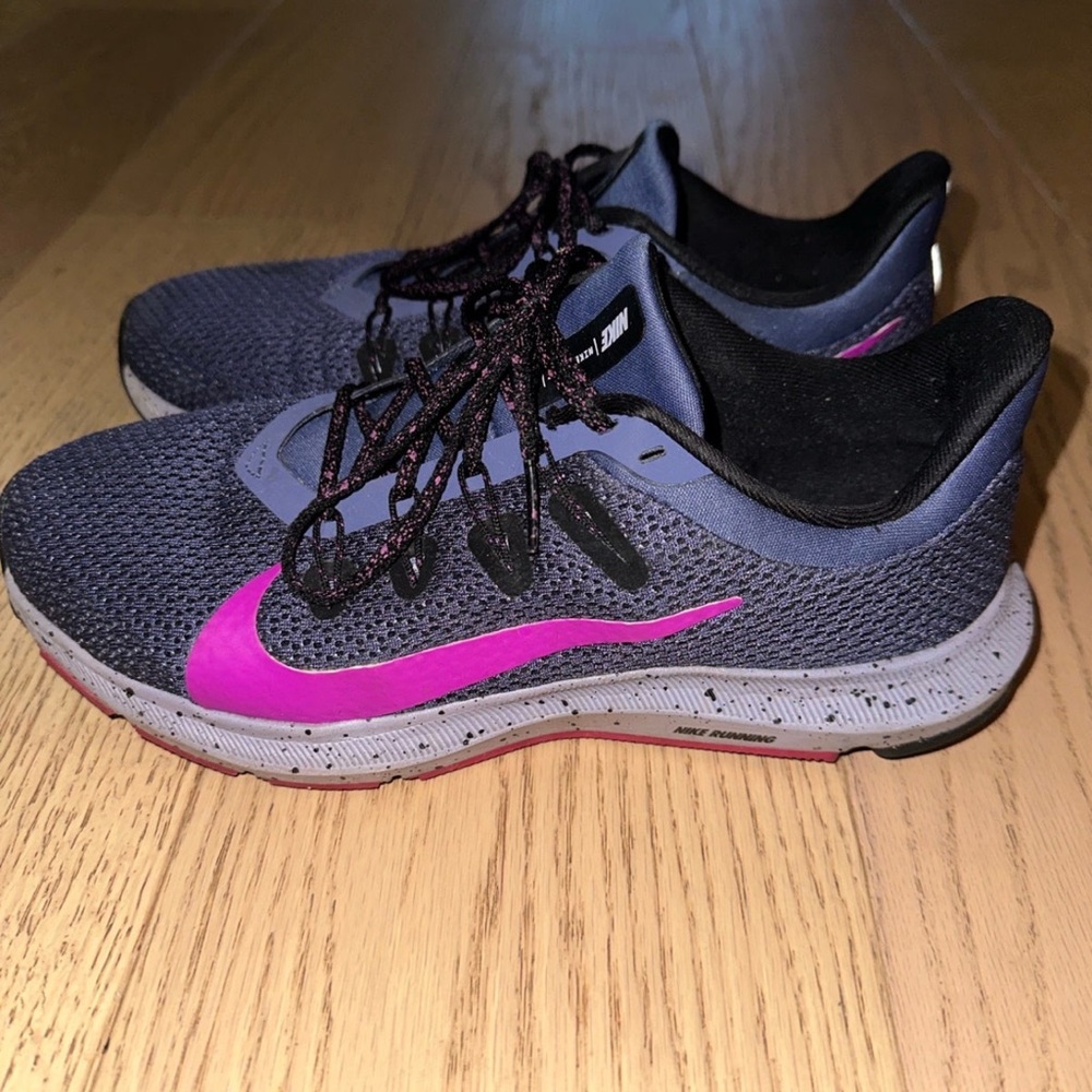 Women’s Nike tennis shoes